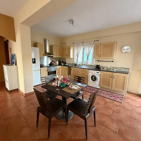 Sunset By The Sea Дом отдыха